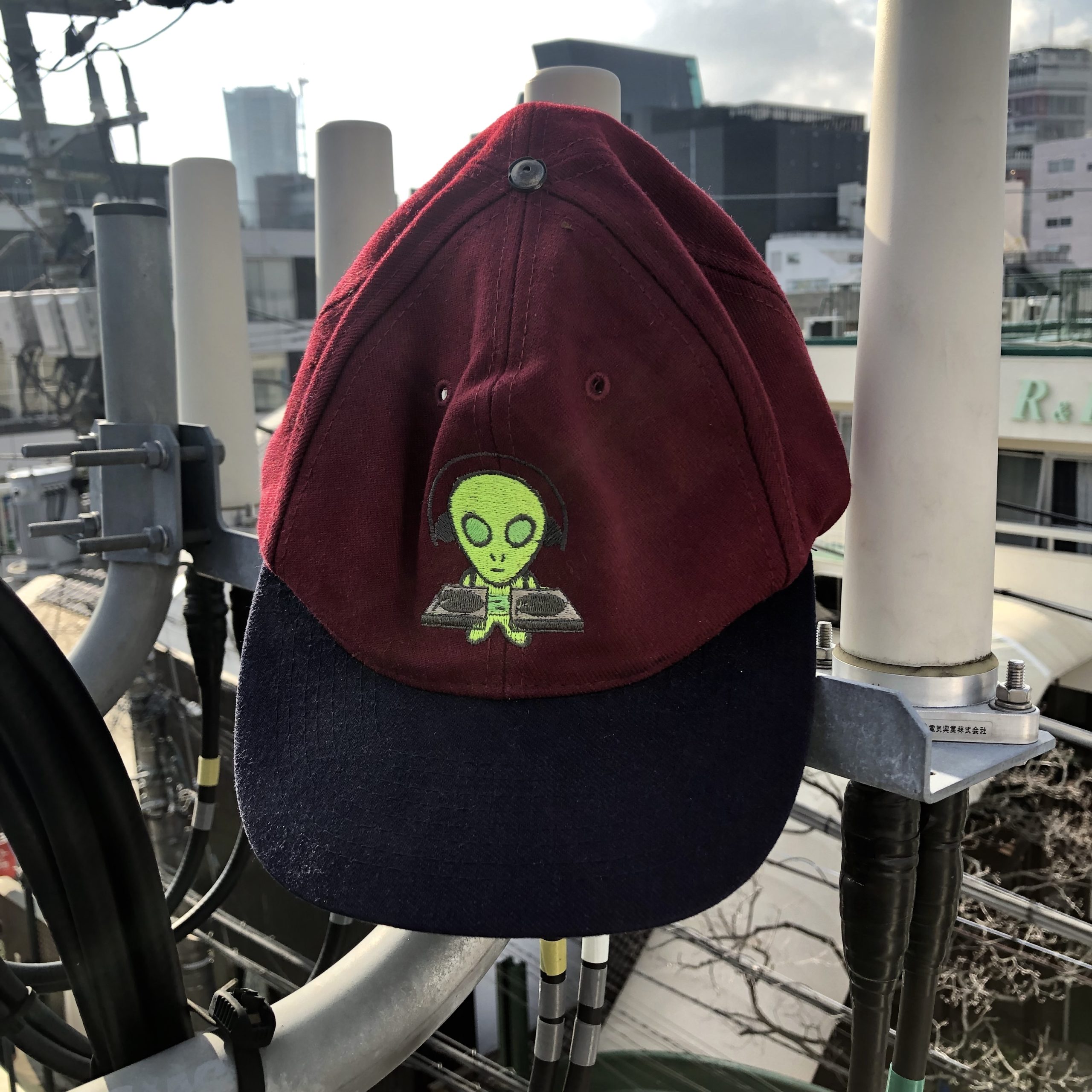 anarchic adjustment Alien DJ CAP - blue room