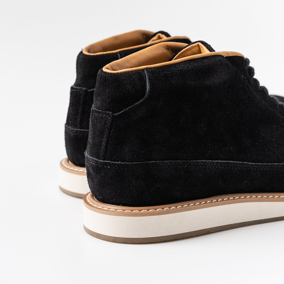 マーク-ブラック-軽量で幅広の歩くために作られたブーツライクな