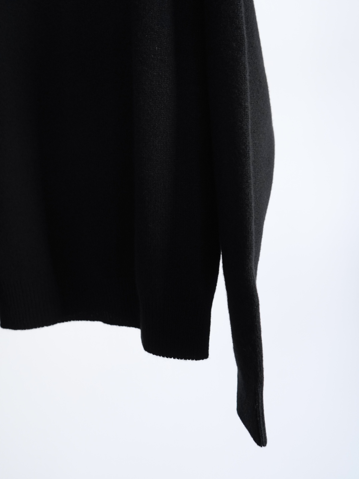 COMOLI」ラムズウールクルーネックニット