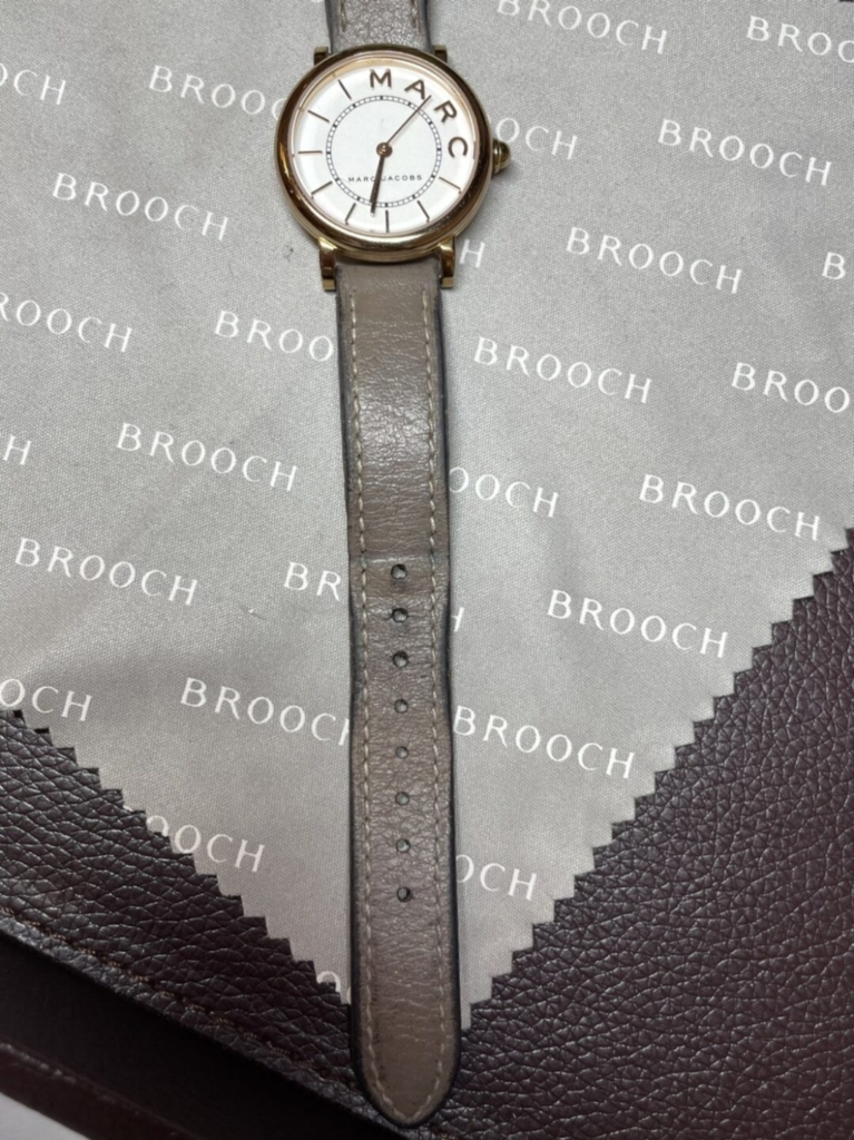 マーク バイ マークジェイコブスのベルト交換| BROOCHブローチ時計