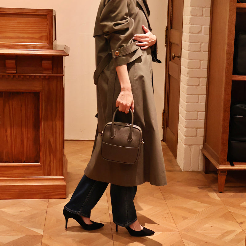 シュリンクレザー]ポストマンミニショルダーcolor：エタングレー