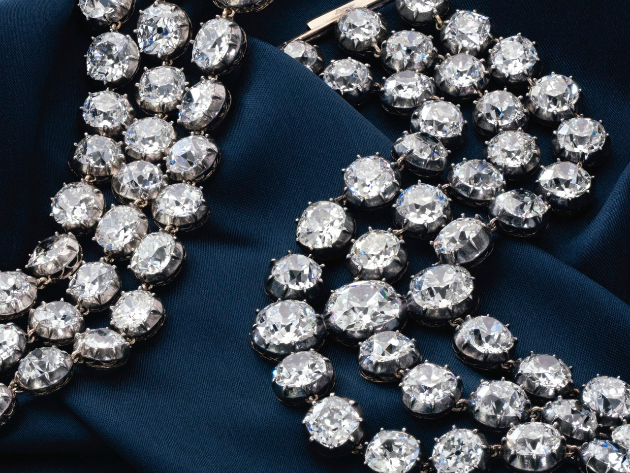 マリー・アントワネットのダイヤモンドブレスレット、11月