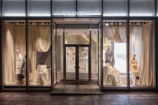 ヴァレンティノ 2025年プレスプリング コレクションを祝し、なにわ男子