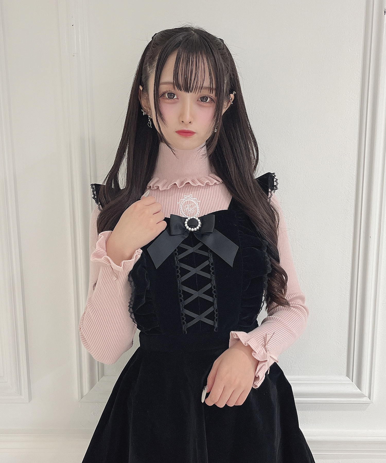 EMBロゴフリルタートル×レースアップベロアジャンスカSET – BUNNY