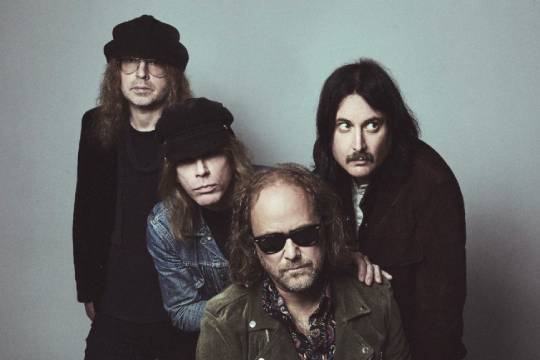 BURRN! 1月号ちょい読み】THE HELLACOPTERS──久々の来日で見せた勇姿