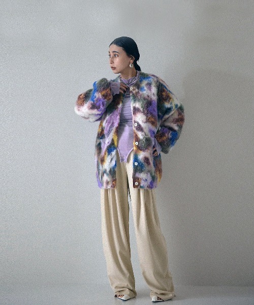 Ameri（アメリ）の「UND TEXTURE ART FLOWER KNIT CARDIGAN