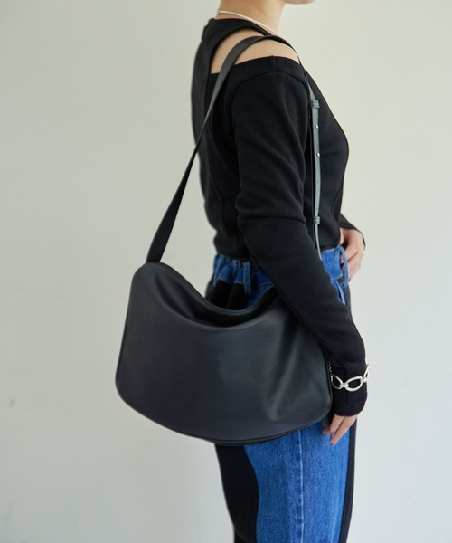 ear PAPILLONNER（イアパピヨネ）の「《牛革》スワローマチショルダー