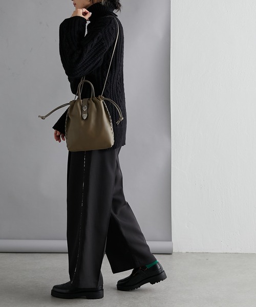 ear PAPILLONNER（イアパピヨネ）の「バックル巾着ショルダーバッグ S