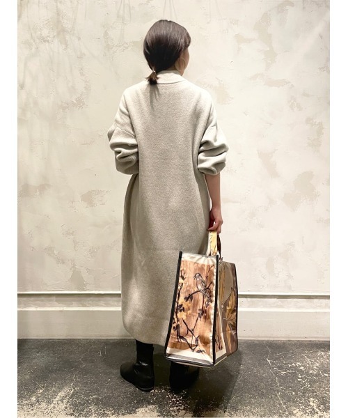 BEARDSLEY（ビアズリー）の「ボリューム袖が目を惹く袖タックニット