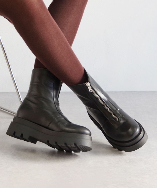 PUPE（プーペ）の「PUPE（プーペ） / フロントジップ ショートブーツ