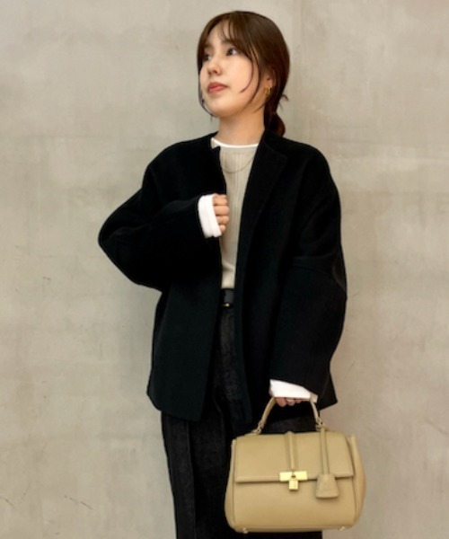 Mila Owen（ミラオーウェン）の「ノーカラーリバーショートコート