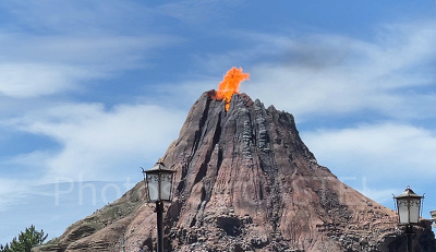プロメテウス火山】噴火にミッキーが？仕組みや構造、モデルは