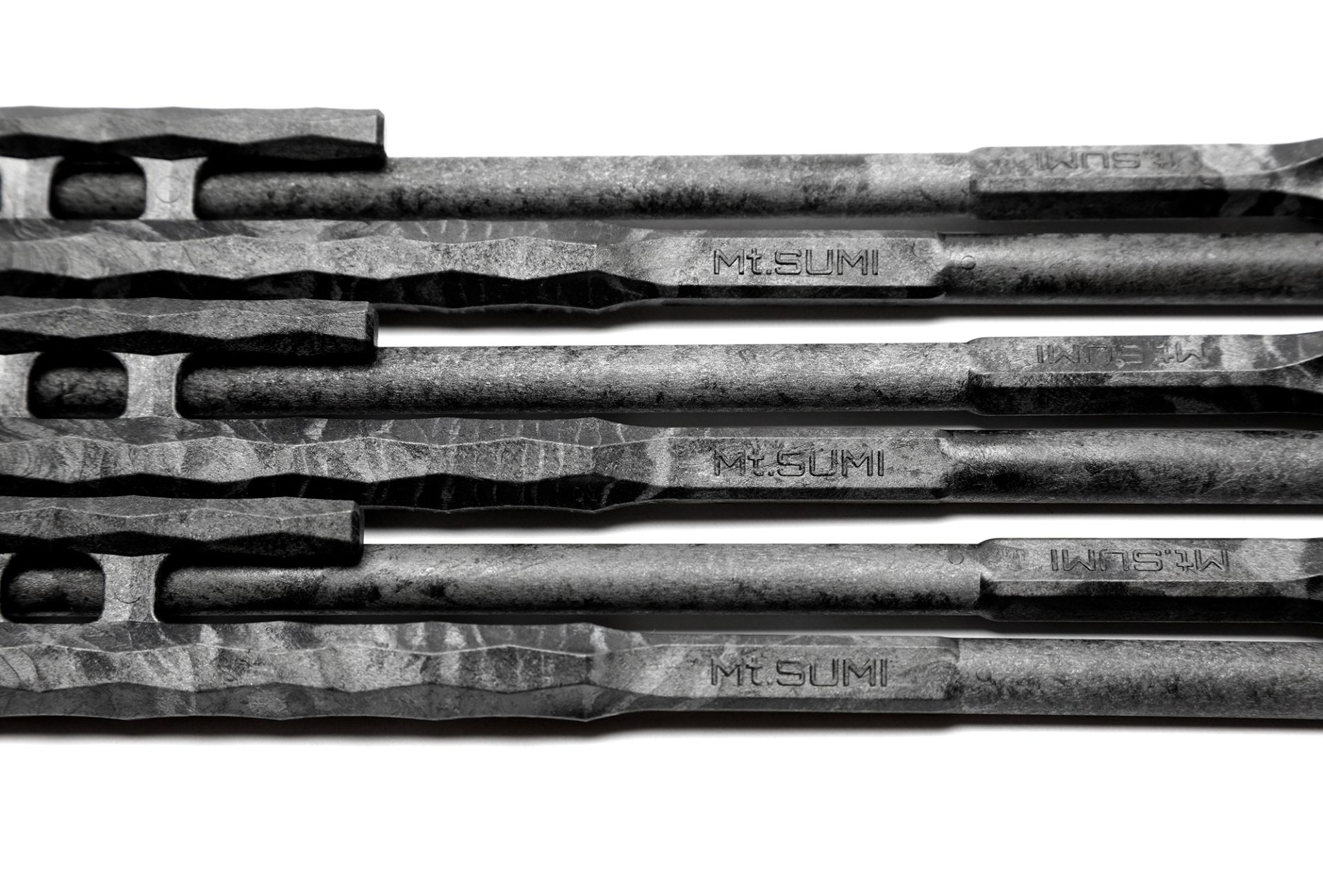 マウントスミからカーボンファイバー製の軽量ペグ「リ カーボンペグ