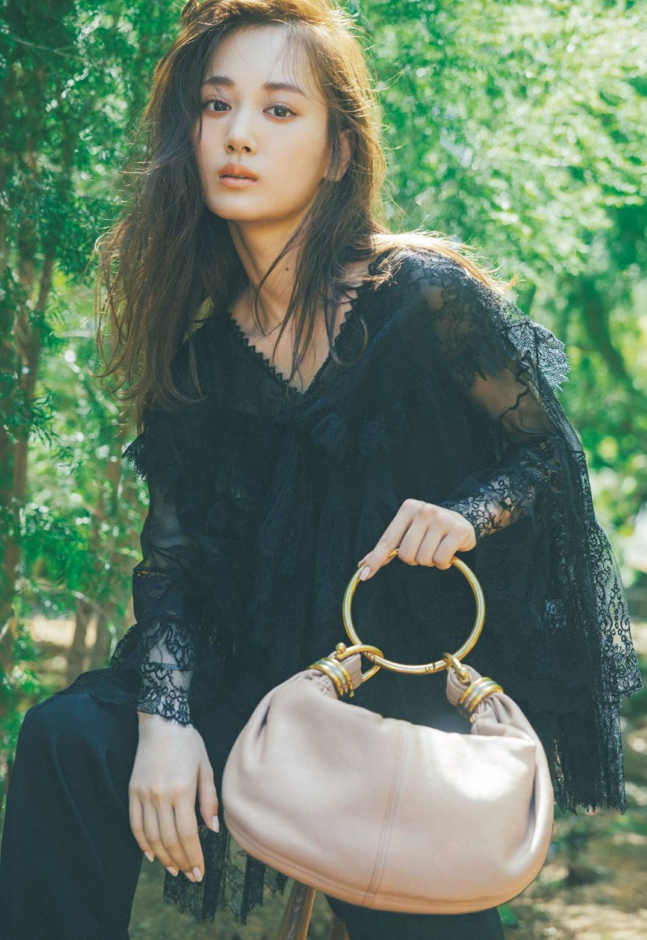 山下美月、洗練された〝かわいい〟から目が離せない「Chloé」の新作