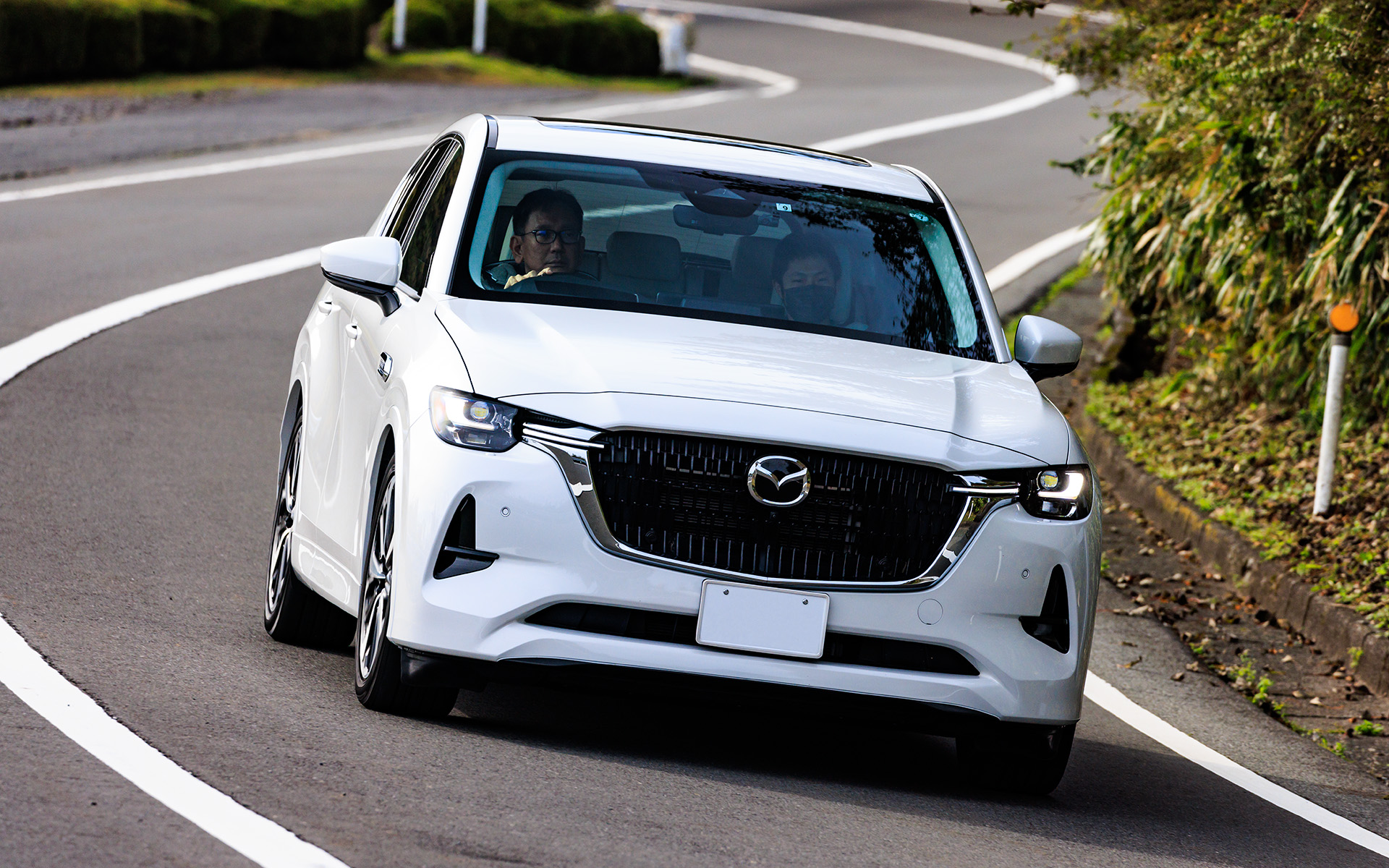 テインのサスペンションキットを装着したマツダ「CX-60」を