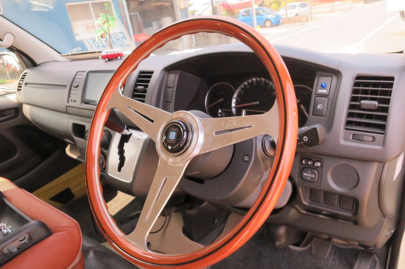 ハイエースのステアリングを近づけてみた - カーヴィン【公式】