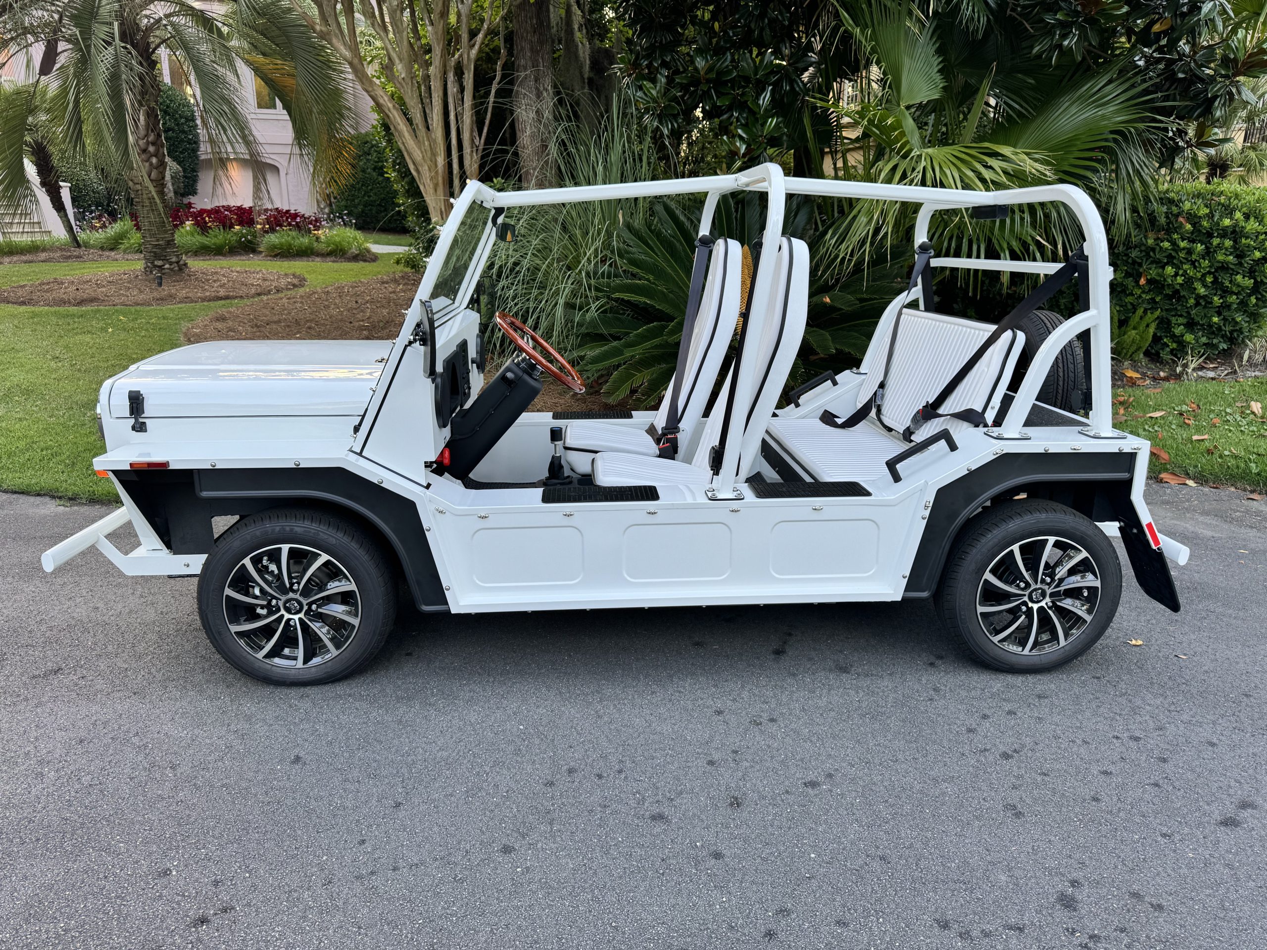 White Moke with Rear Bench - 72V Lithium Battery - Carolina Rides