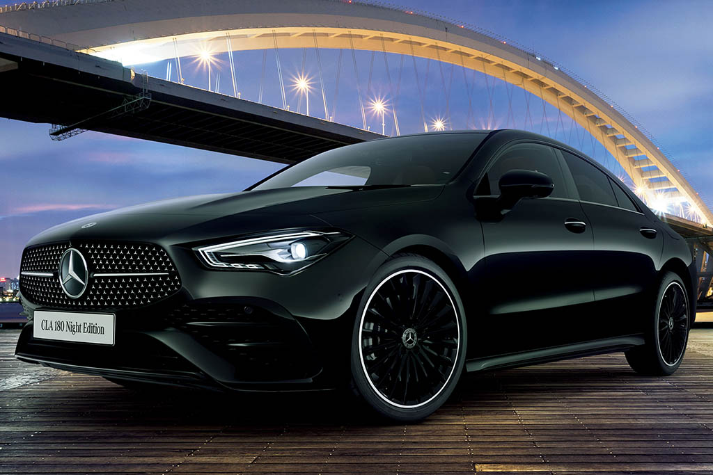 オールブラックの外観がスタイリッシュな限定車！メルセデス・ベンツ