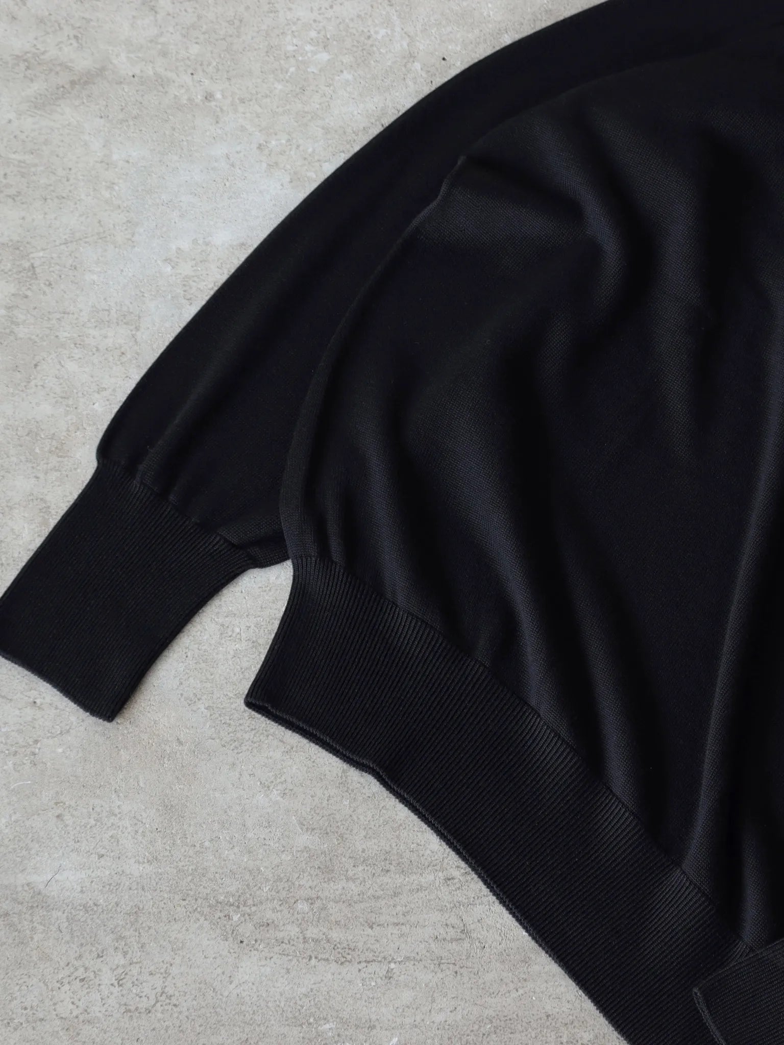 Olde H & Daughter SILK PLAIN STITCH CREW L/S BLACK | CASANOVA&CO