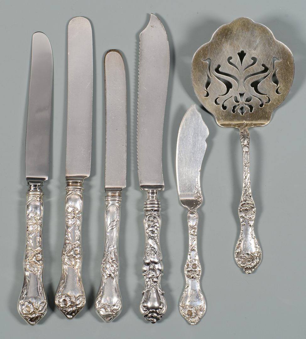 Lot 39: Reed & Barton Les Cinq Fleurs Sterling Flatware, 1 | Case