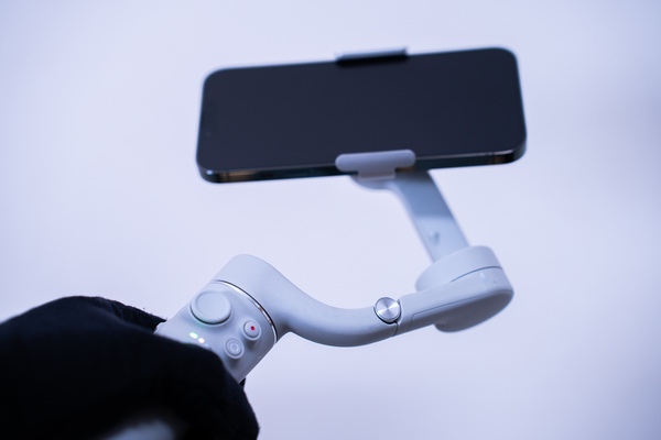大抵いらない】Vlog撮影にスマホ用ジンバルは必要なのか？【DJI OM5