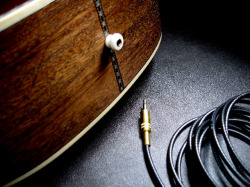 L.R.Baggs M1 Active プリアンプ付 本体加工不要の簡単取り付けマイク