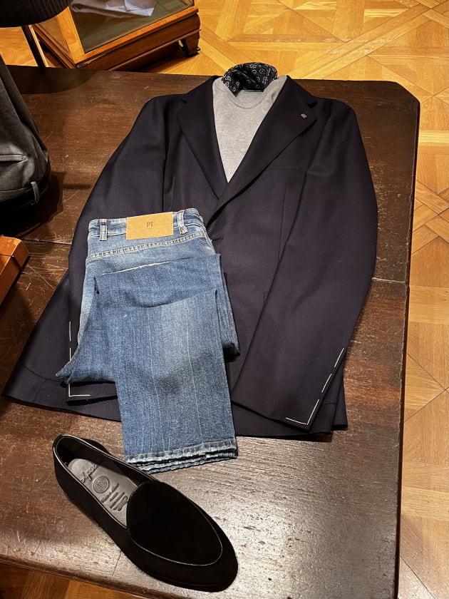 春に新調したいNAVYホップサックジャケット。〈TAGLIATORE〉と告知