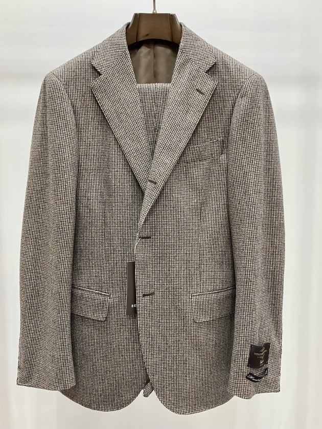 BEAMS F〉2024秋冬シーズンにおけるディレクター中村監修のスーツを