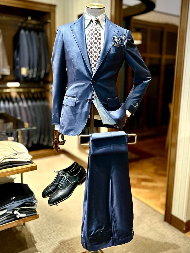 色気溢れるネイビースーツはいかがですか。｜Brilla per il gusto