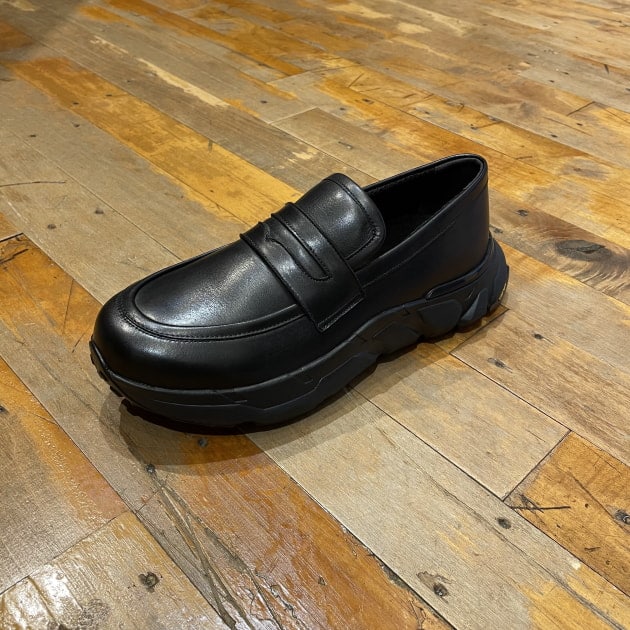 BEAMS】スニーカーローファーで魅せる新感覚スタイル｜ビームス 福岡