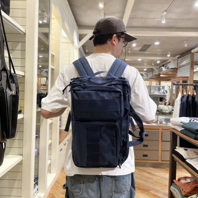 シンプルさと機能性を兼ね備えたデイパック【別注】BRIEFING × BEAMS