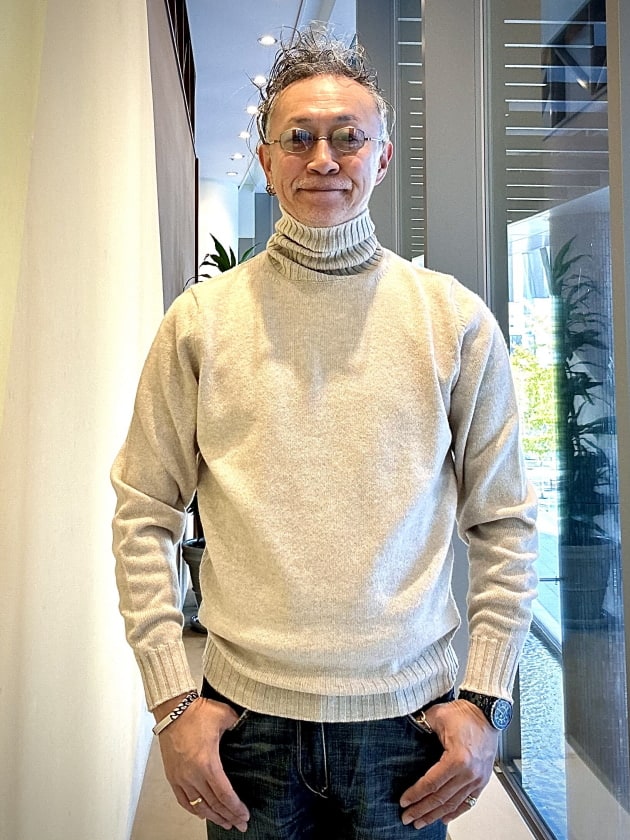 カシミヤブレンドタートルネックニット。｜Brilla per il gusto