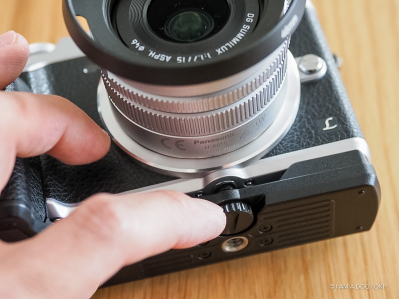 LUMIX GX7 Mark II＆IIIのホールド性を大きく高めてくれるハンド