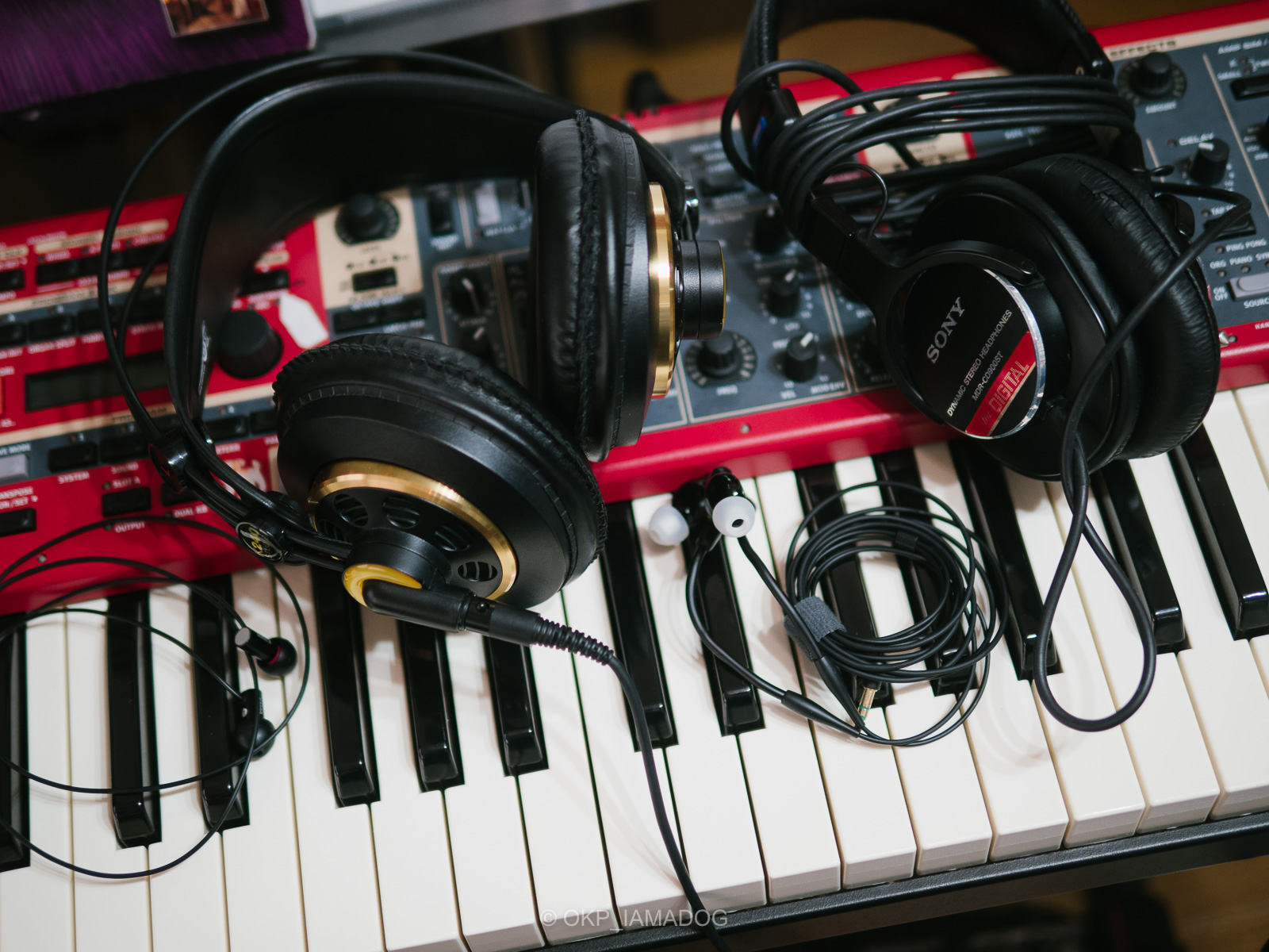 楽器演奏に音楽観賞：AKG K240 Studioは周囲の音がよく聴こえる