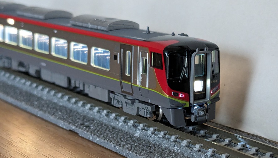 JR四国】Tomixの鉄道模型 2700系特急型気動車に室内灯を