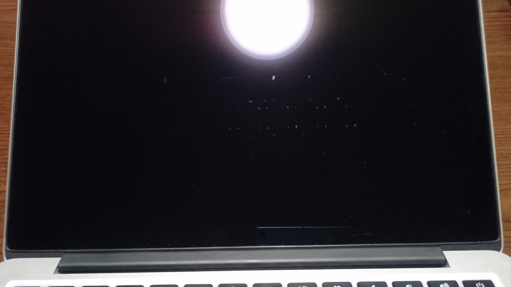 MacBook Pro (Retina)のディスプレイのコーティング剥がれを配送修理し