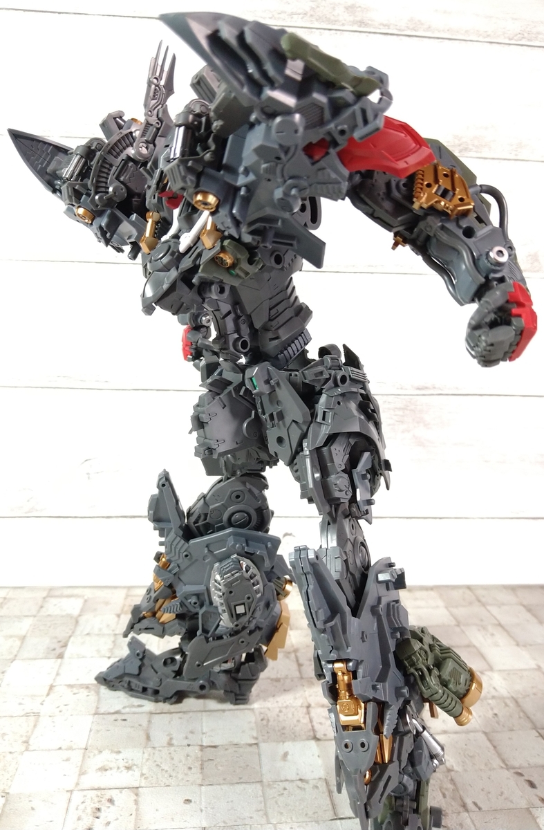 総パーツ数900以上の狂気！ガンプラMGを遥かに越えた規格外の極上