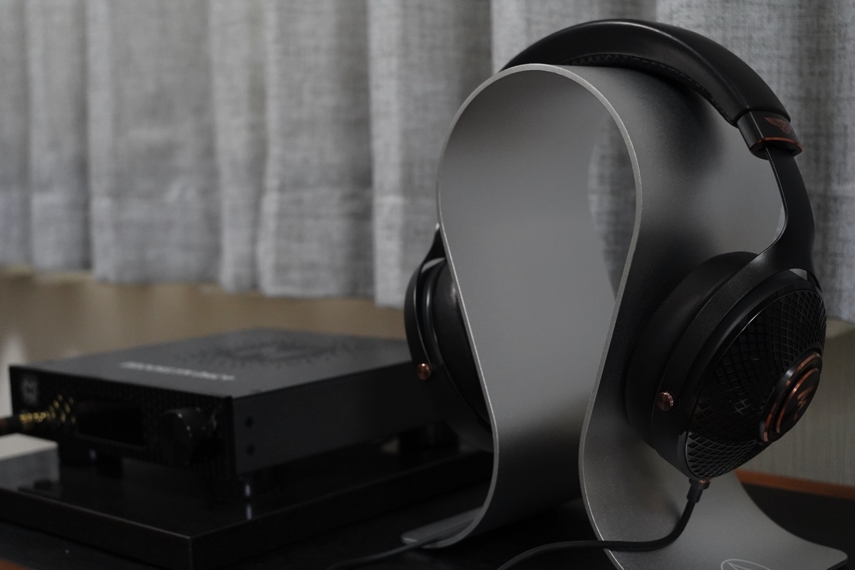 心地よい装着感と中高音が魅力的な密閉型ヘッドホン Focal RADIANCE