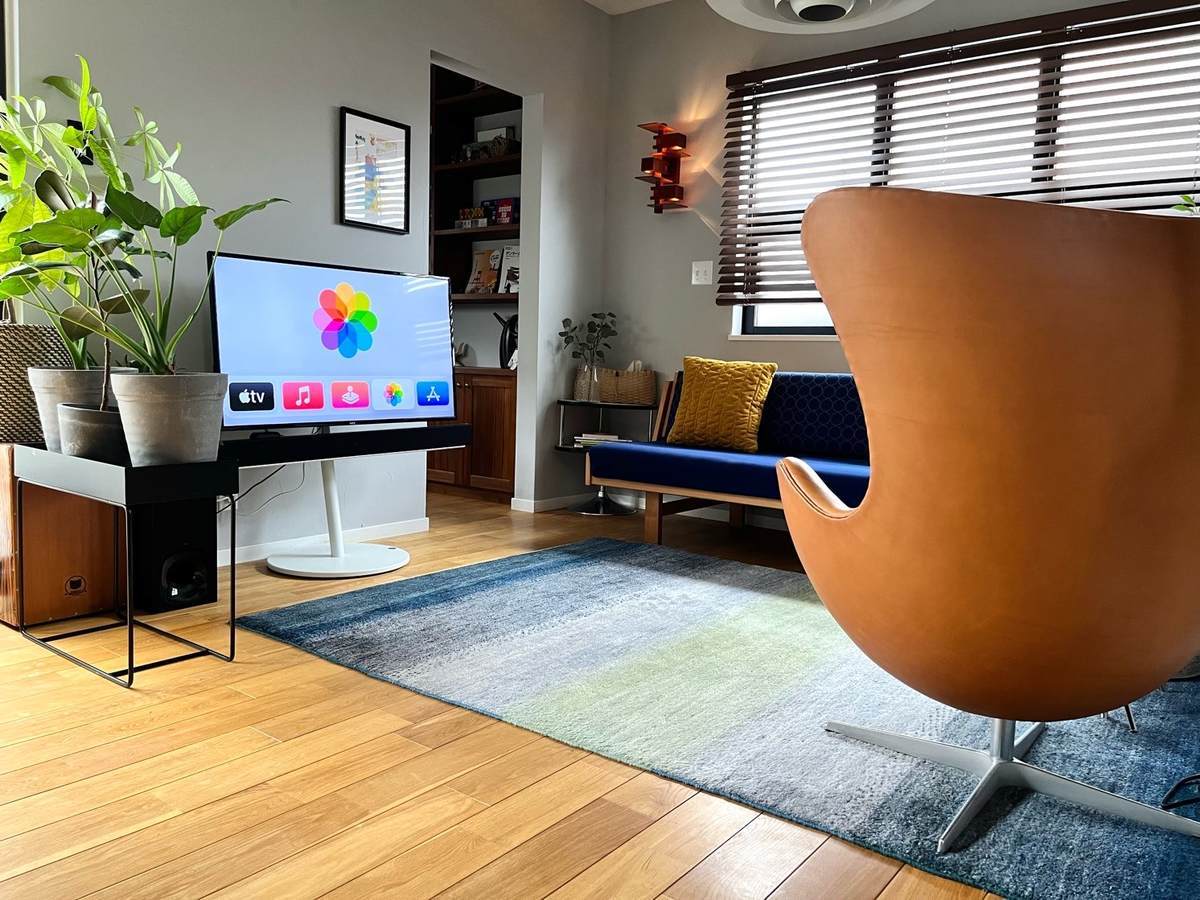 スタイリッシュで自由なテレビスタンドEQUALS WALL A2で暮らしの楽しみ