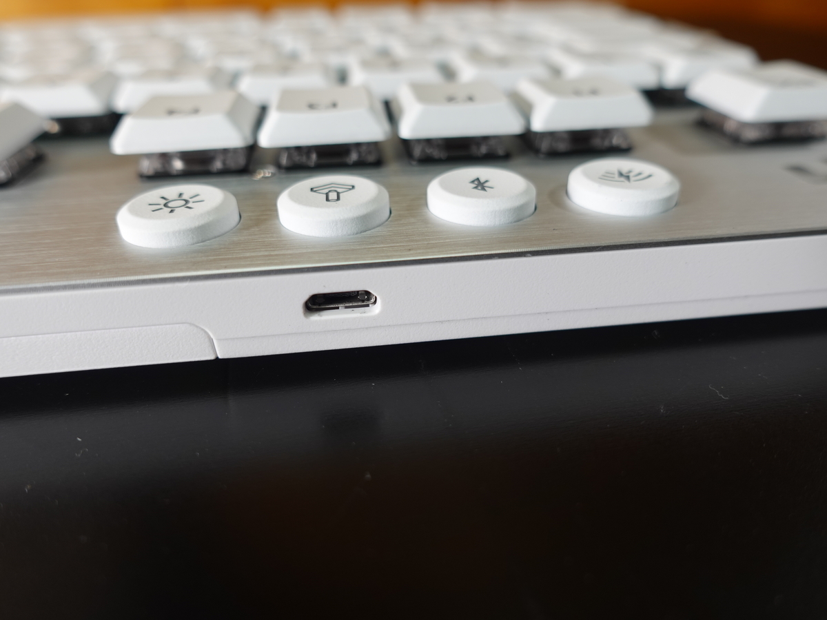Logicool G G913 TKL ホワイト(茶軸 タクタイル)のレビュー】キー