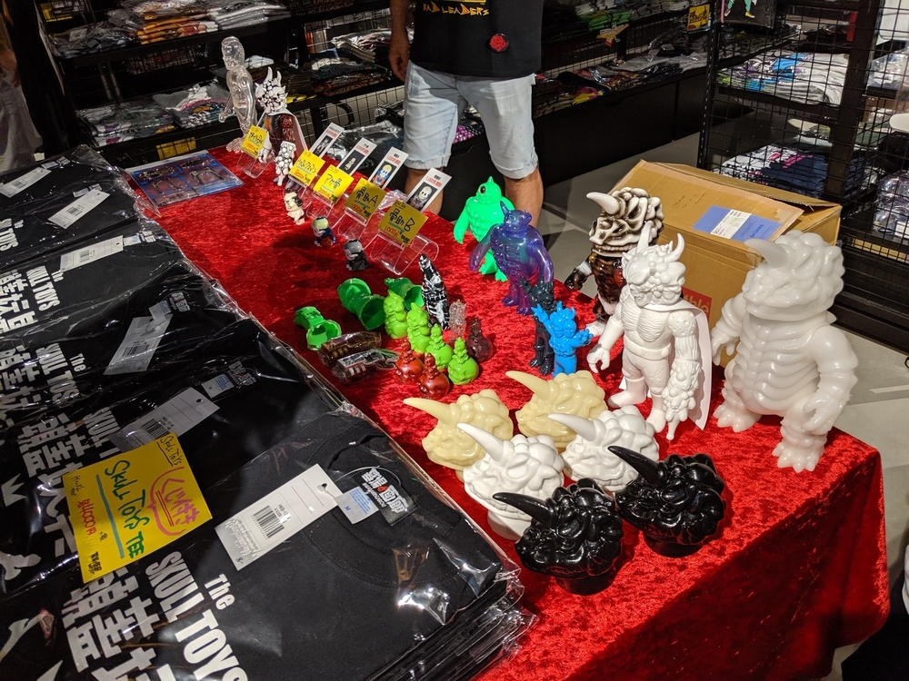 墓場の画廊WEST / SKULLTOYSソフビ販売会レポ - smogbom