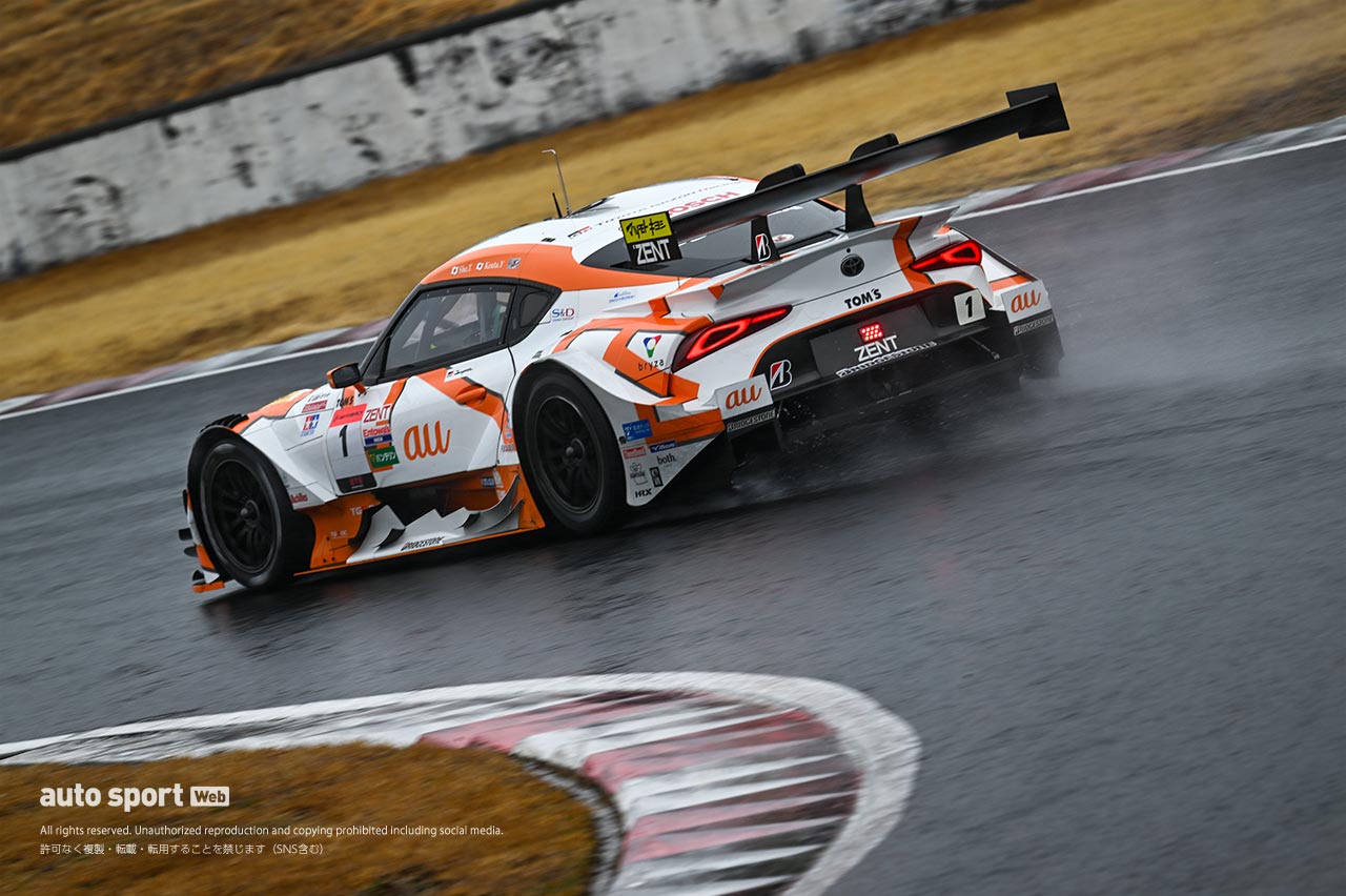 スーパーGT岡山公式テストの2日目午前は雨。au TOM'S GR Supraがトップ