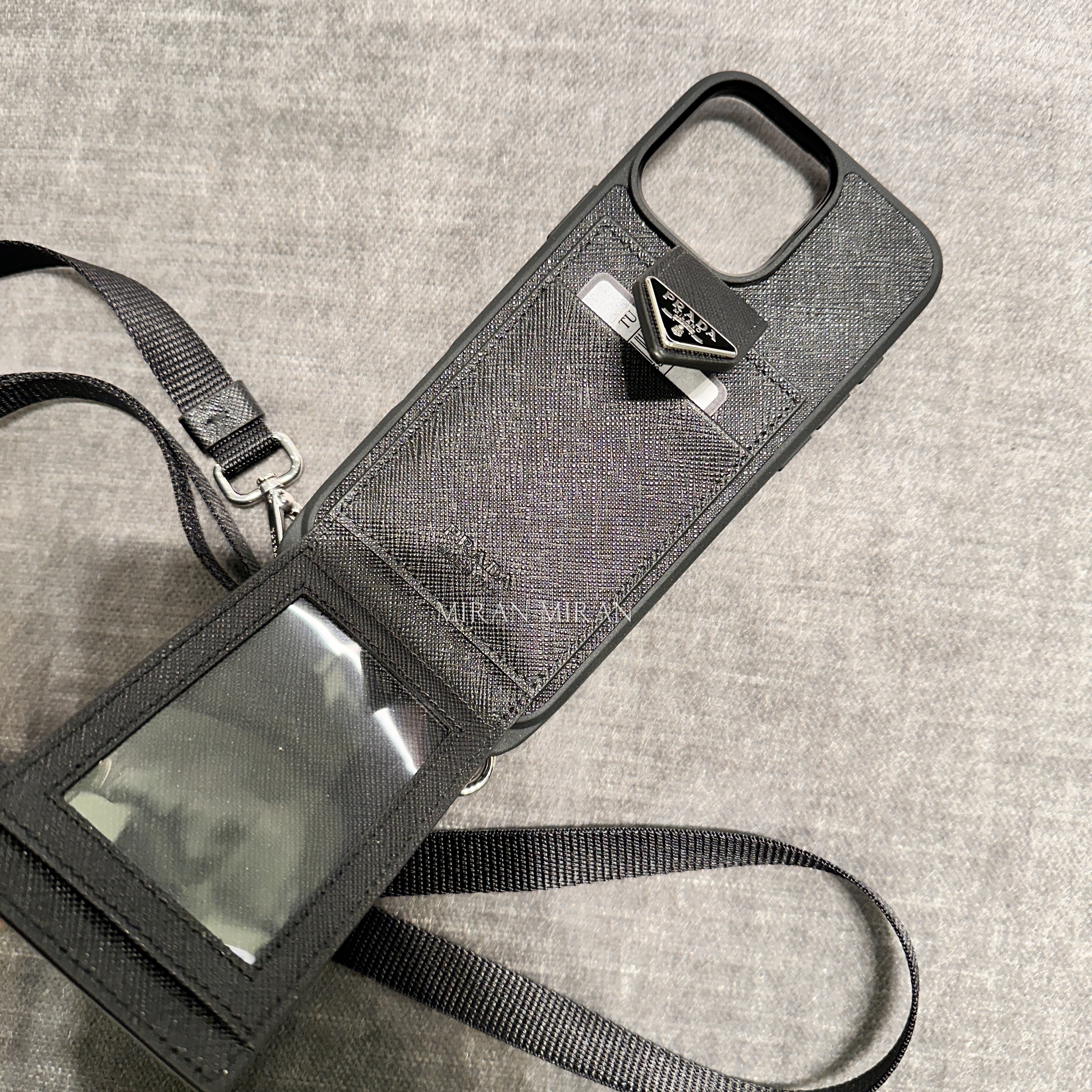 PRADA】ストラップ＆カード収納付きiPhone16proMaxケース (PRADA
