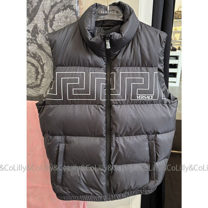 VERSACE(ヴェルサーチェ) ダウンベスト(メンズ) - ブランド通販のBUYMA