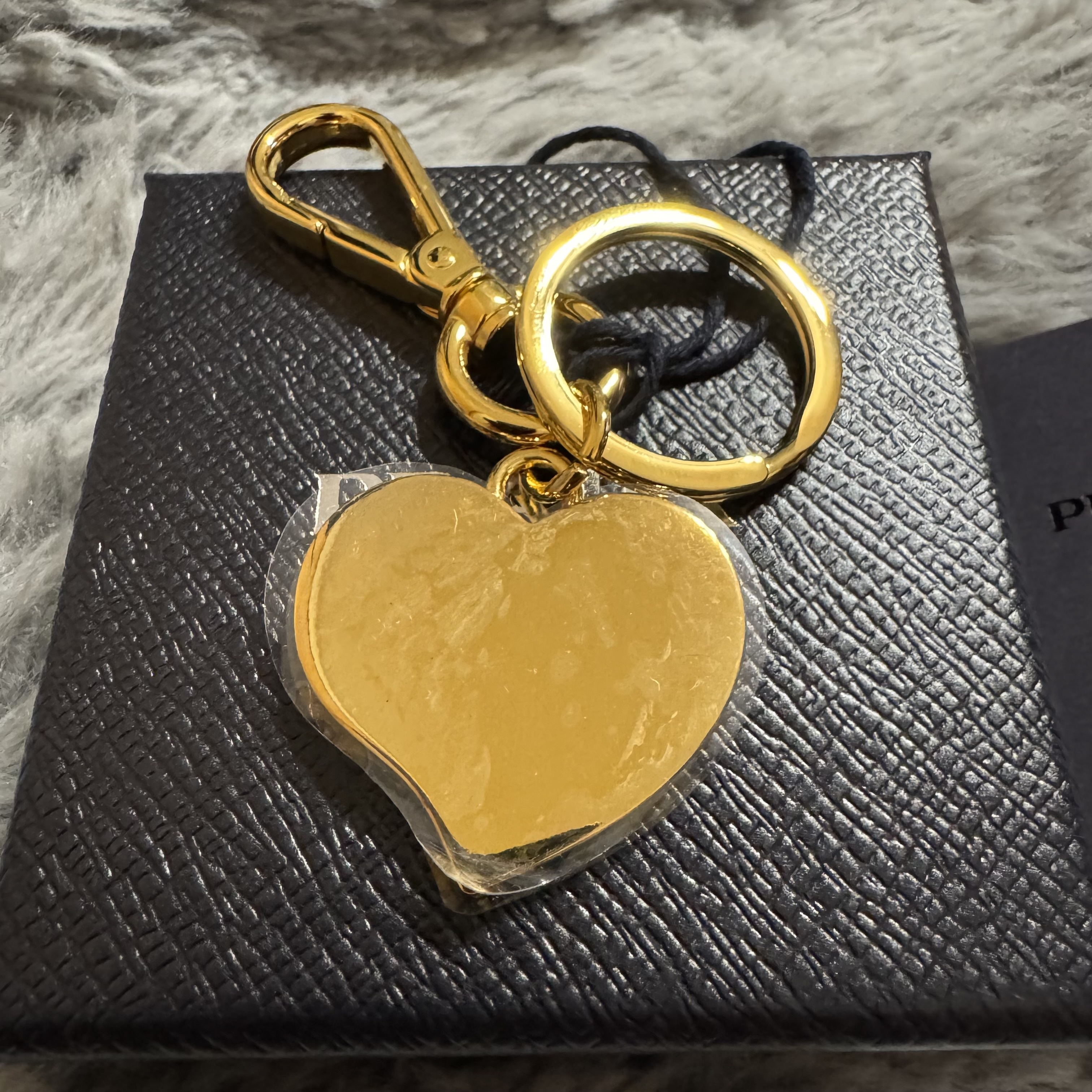 PRADA プラダ ハート キーホルダー&チャーム ゴールド/黒 (PRADA