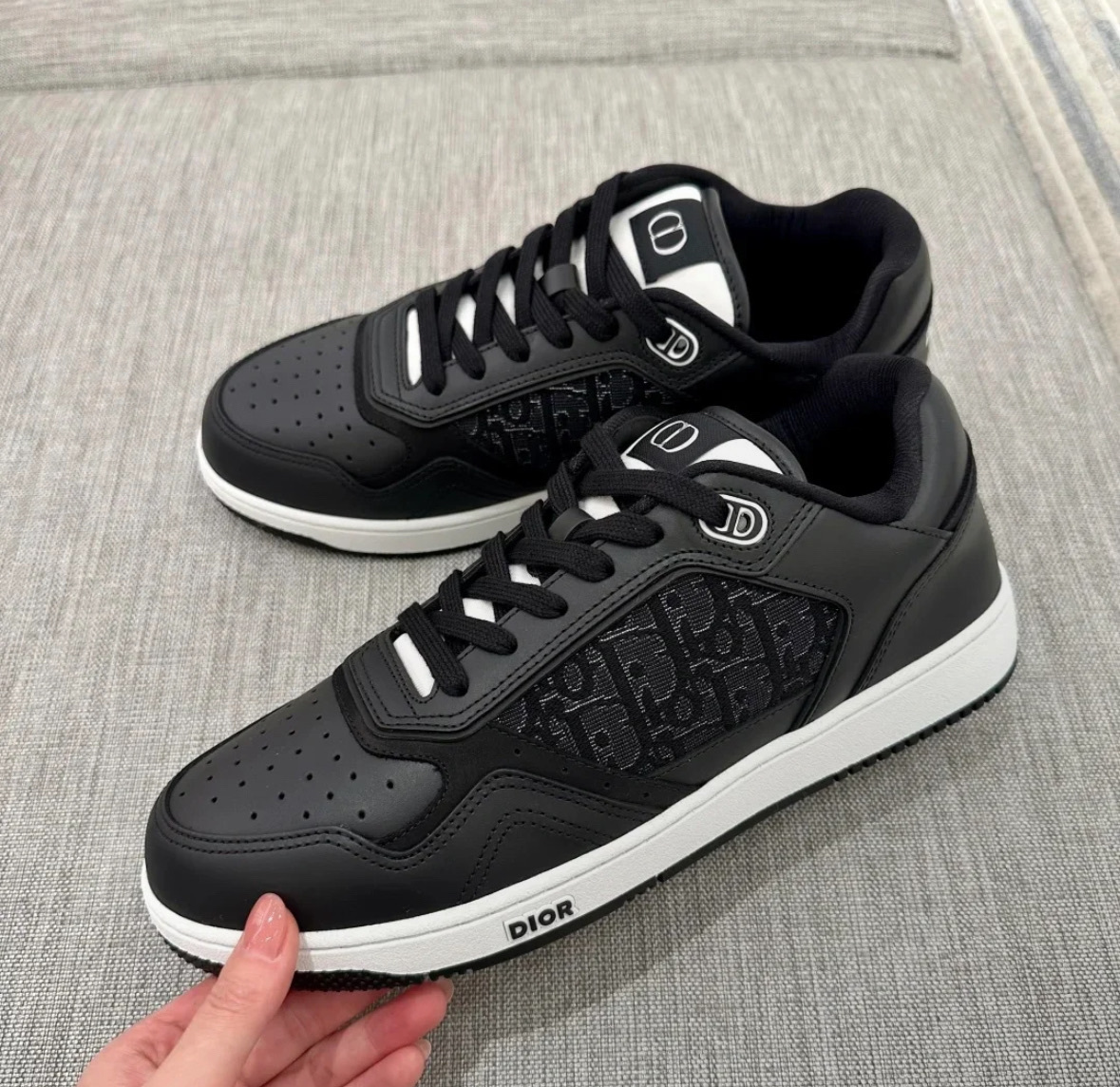 強さと優雅さのバランス☆】Dior スニーカー (Dior/スニーカー