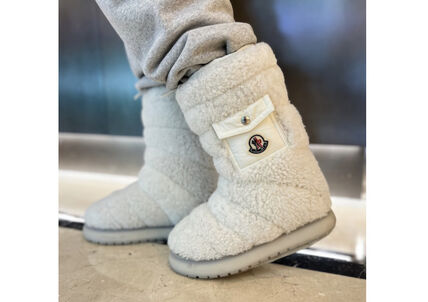 ホワイト（白）系 MONCLER(モンクレール) ブーツ(レディース