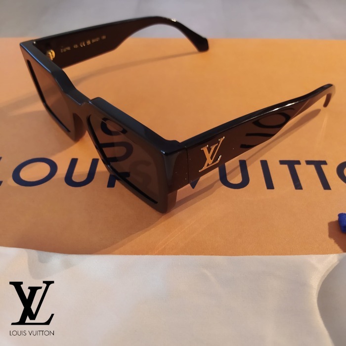 Louis Vuitton サングラス《CLASH》ブラック ロゴ 直営店 (Louis