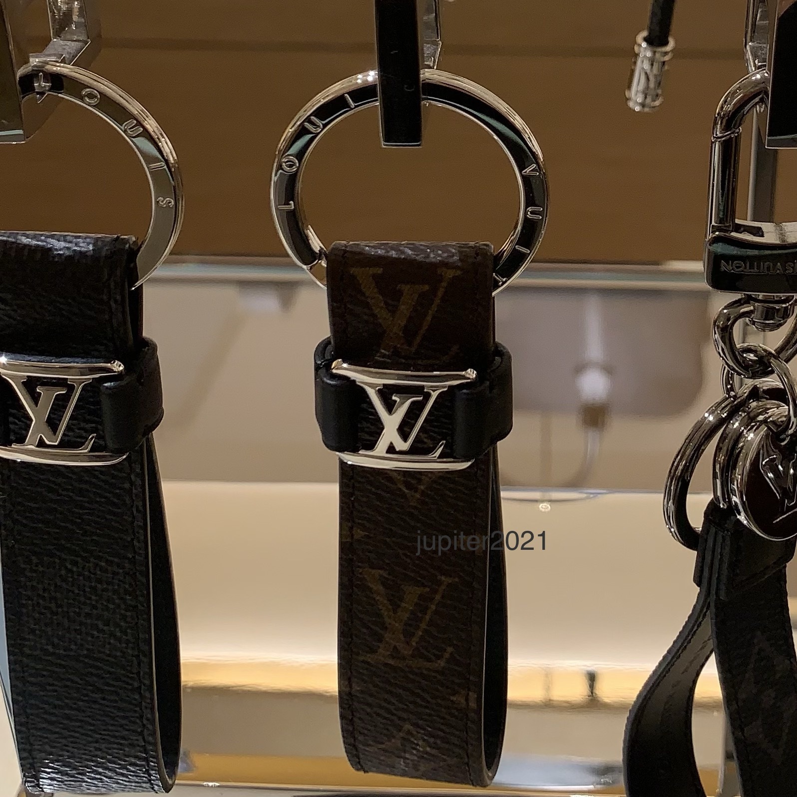 国内即発】ルイヴィトン 大人気 キーホルダー＊ギフトに最適 (Louis