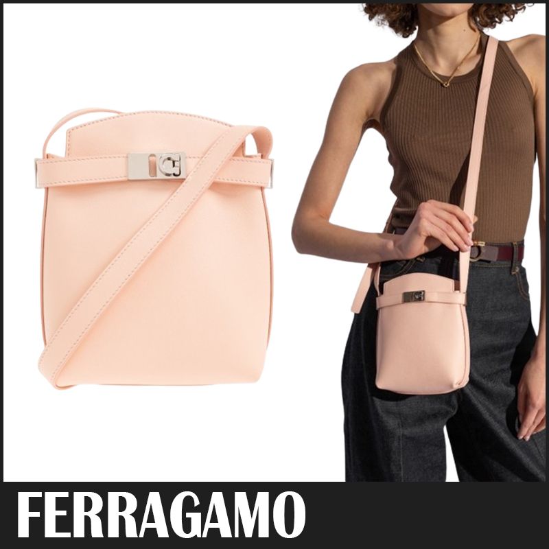 ☆送料関税込☆FERRAGAMO HUG ハグ スマートフォンケース☆ (FERRAGAMO